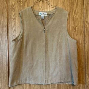 Maggie Barnes vest 18w